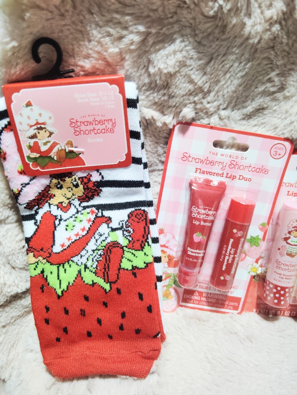 BUNDLE OF 5!! NEW!! Strawberry Shortcake Lip Care & Socks - Picture 2 of 8